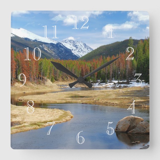 Slingrig Coloradofloden med berg och gräs Fyrkantig Klocka (Framsida)
