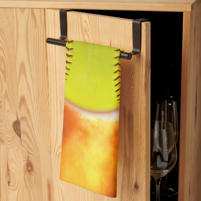 SlipperyJoe, Fireball Raspberry, Softball on fire Kökshandduk (Thirds Fold)