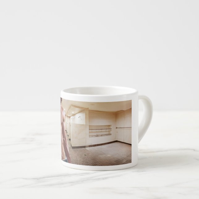 SlipperyJoe shirtless muscular man sixpack abs fit Espressomugg (Framsida höger)