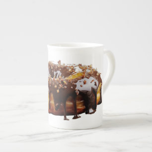 SlipperyJoe's dekadenta donut täckt tjock glansig Benporslin Mugg