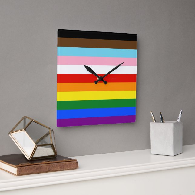 SlipperyJoe's Elva Stripe Pride Flag blandar Phil Fyrkantig Klocka (Kontor)