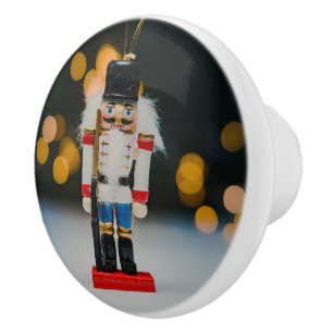 SlipperyJoes julklassiska nötknäpparprydnad Knopp