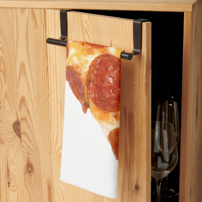 SlipperyJoes klassiska pepparoni pizzasbit smält Kökshandduk (Thirds Fold)