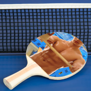 SlipperyJoes shirtlösa muskulösa manliga buk bröst Pingisracket