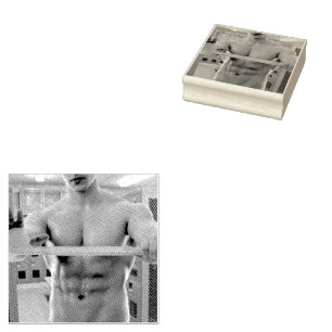 SlipperyJoes shirtlösa muskulösa mans axel bröst s Stämpel