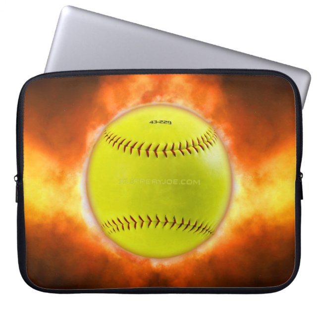 SlipperyJoes softball på eld flammande eldkula hal Laptop Fodral (Framsidan)