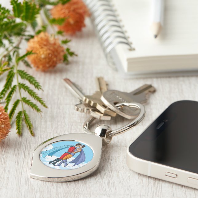 SlipperyJoes två superhjältar kysser flygande cart Swirl Silverfärgad Nyckelring (Sidan)