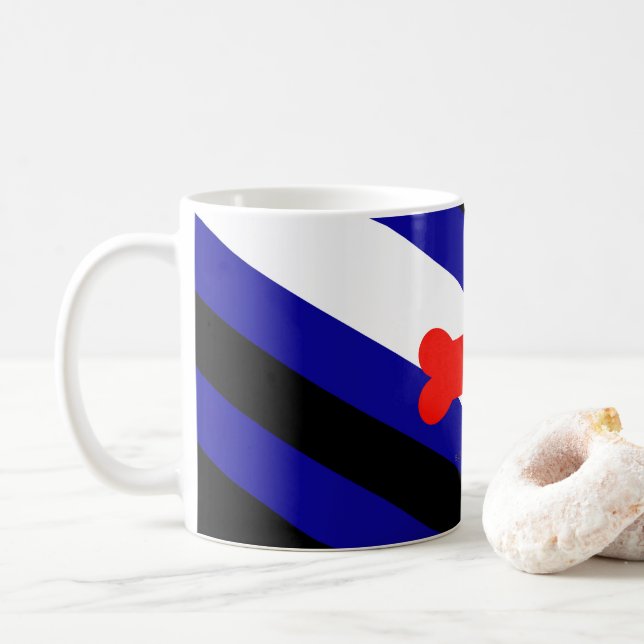 SlipperyJoes valp-lek-prydnadsflagga uttrycker kin Kaffemugg (Med munk)