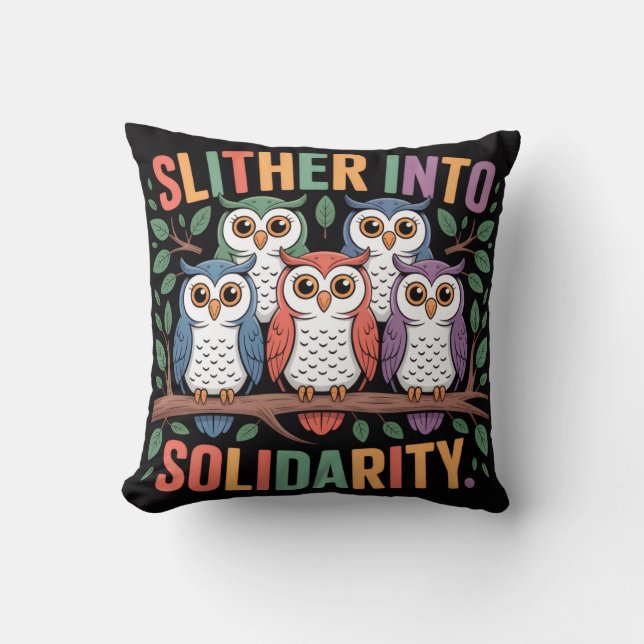 Slither Solidarity Throw Pillow  Kudde (Framsida)