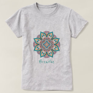 Slogan med mandala-design bryts t shirt