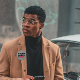 Slogan om antitrumpprotester knapp