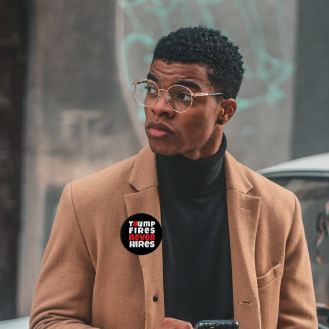 Slogan röd röd mot trumpprotester knapp (Skapare uppladdad)