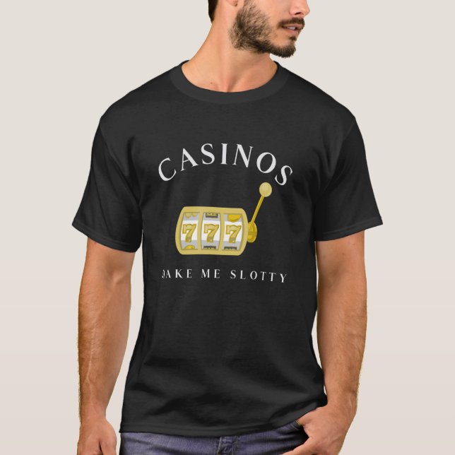 Slot Gambling  CASINOS MAKE ME SLOTTY T Shirt (Framsida)