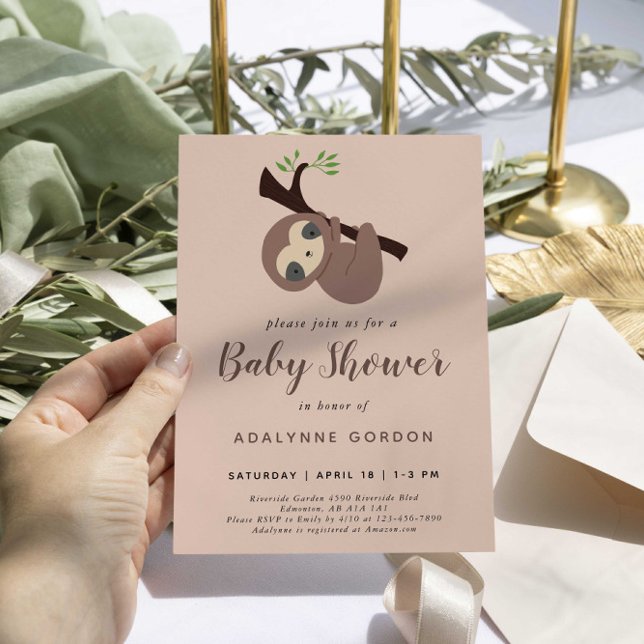 Sloth Baby Shower Rosa Brown Modern Minimal Cute Inbjudningar (Skapare uppladdad)
