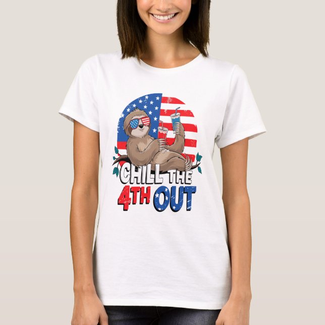 Sloth Chill the 4th out Patriotic USA T Shirt (Framsida)