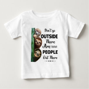 Sloth, gå inte ut där det finns folk där ute t shirt