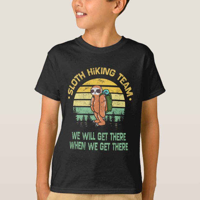 Sloth Hiking Team Hiker Camper Funny Retro  T Shirt (Framsida)