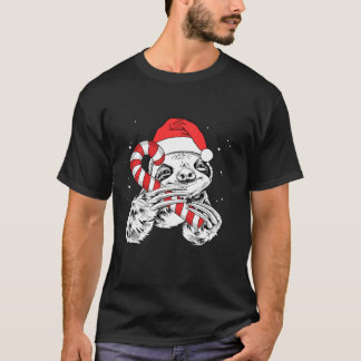 Sloth i en röd julhatt med en stor godisklapp t shirt