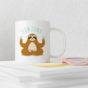 Sloth in Lotus Yoga Pose ’Slow Down’ Kaffemugg
