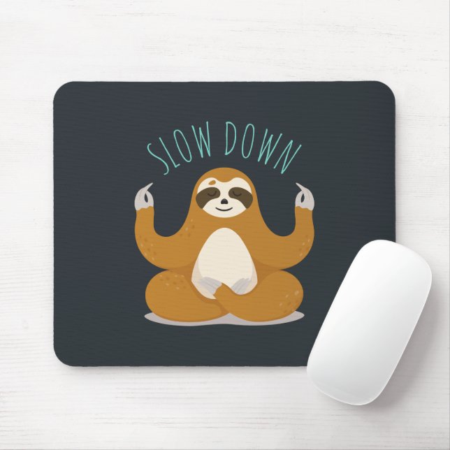 Sloth in Lotus Yoga Pose ’Slow Down’ Musmatta (Med mus)