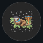 Sloth Menorah Hanukkah Chanukah Animal Sloths Jewi Runt Klistermärke<br><div class="desc">Sloth Menorah Hanukkah Chanukah Animal Sloths Jewish</div>