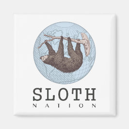 Sloth på Träd och Globe med Sloth Nation Text Magnet