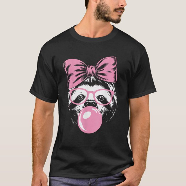 Sloth Wearing Glasses and Blowing Pink Bubble Gum  T Shirt (Framsida)