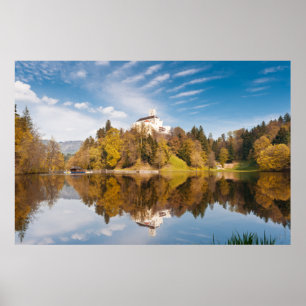 Slott reflekterat i sjön. Trakoshchan fototryck Poster