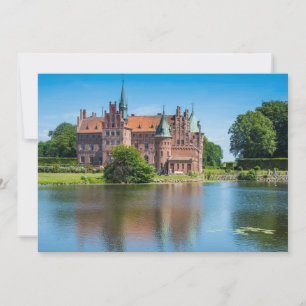 Slottet Egeskov vid en damm Tack Kort