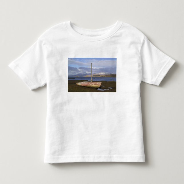 Slottet Stalker med fiskebåt i Tee Shirt (Framsida)