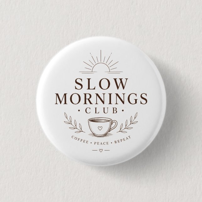 Slow Mornings Club Mysig Estetik Koffeidesign Knapp (Framsida)