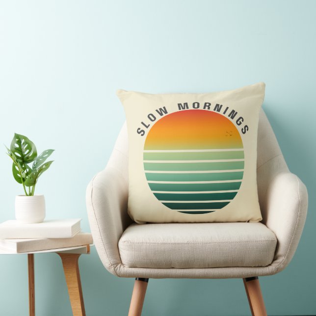 Slow Mornings - Retro Sunset Throw Pillow Kudde (Stol)