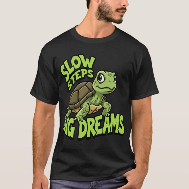 Slow Steps Big Dreams Motivationalurtle Design ret T Shirt (Framsida)
