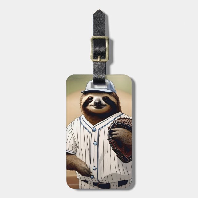 "Slugger Sloth: Slow and Steady at the Plate" Bagagebricka (Vertikal Framsida)