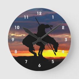 Slut på låset för den svarta vägglådan rund klocka