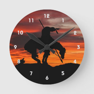 Slut på låset för den svarta vägglådan rund klocka