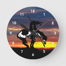 Slut på låset för den svarta vägglådan rund klocka