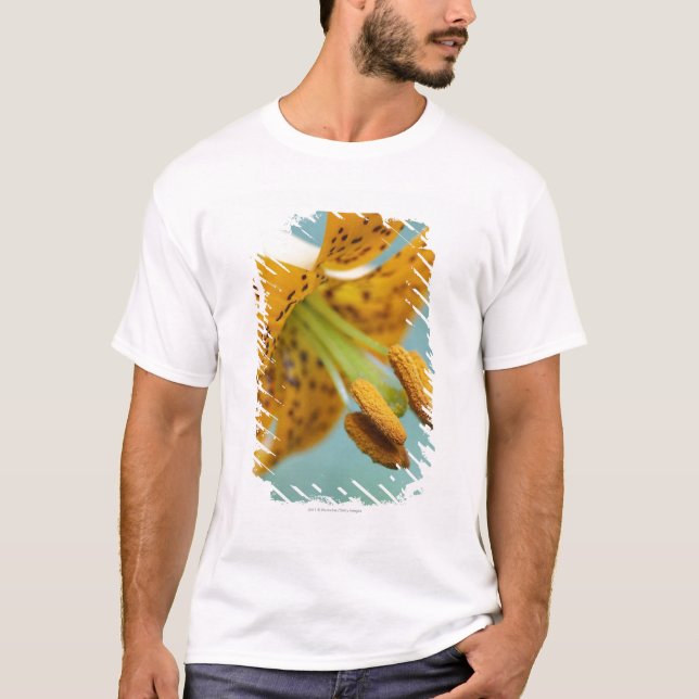 Slut upp av en gul lilja tee shirt (Framsida)