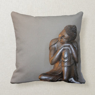 Slut upp av fridsamt silver Buddha Kudde