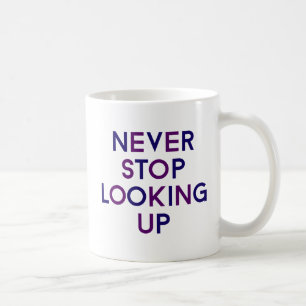 Sluta aldrig Tittar upp. Kaffemugg