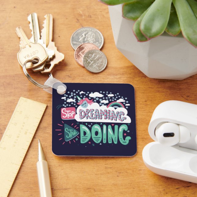 Sluta drömma, börja göra Mörk blått Nyckelring (Skrivbord)