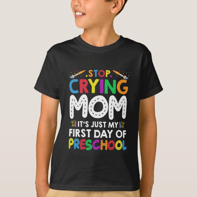 Sluta Gråta Mamma på min första dag i Preschool T Shirt (Framsida)