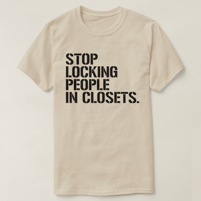 Sluta låsa människor i garderobor t shirt (Design framsida)
