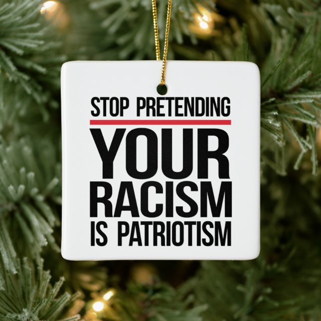 Sluta låtsas att din rasism är patriotism julgransprydnad keramik (Träd)