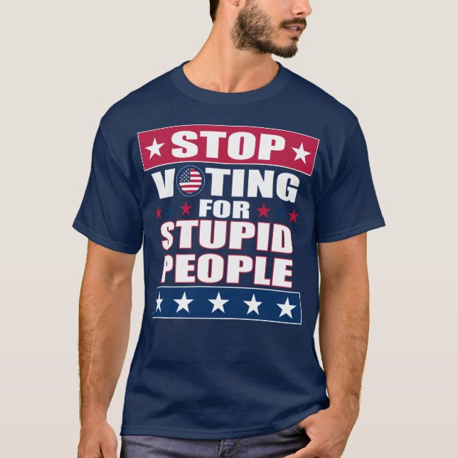 Sluta rösta för Stupid People Mörk T-Shirt (Framsida)