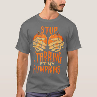 Sluta stirra på mina pumpor med skeletthand skrämm t shirt