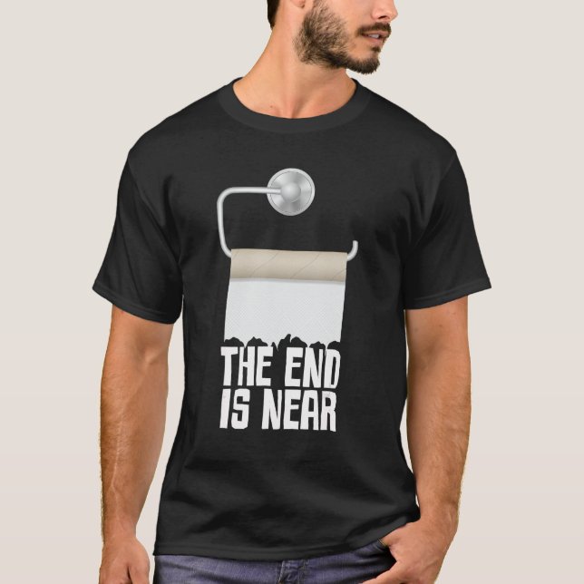 Slutet är nära Toilet Papper Roll - Funny Pun T Shirt (Framsida)