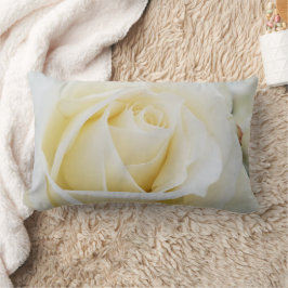 Slutfoto för Pristine Vit ros Lumbarkudde