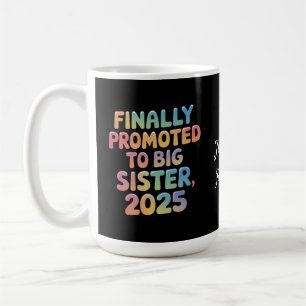 Slutligen befordrad till Big Sister 2025 Adsible Kaffemugg