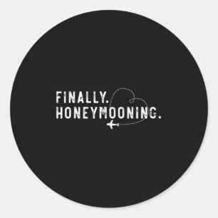 Slutligen Honeymooning Par Honeymoon Matching Ho Runt Klistermärke